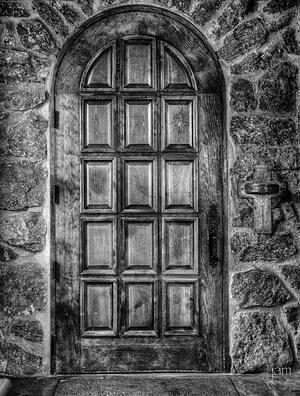 ChapelDoor 1357-9 BW
